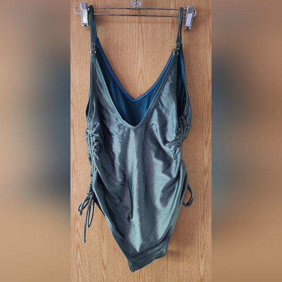 Elegant Green One-Piece Swimsuit - Picture 2 of 6